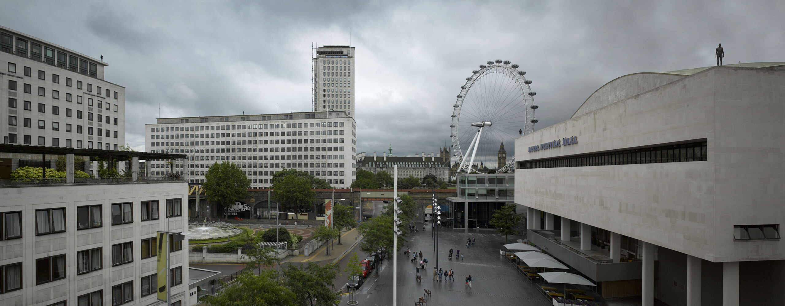 L’area del Southbank a Londra con la Royal Festival Hall sulla destra e il London Eye più in lontananza, ph. Richard Bryant