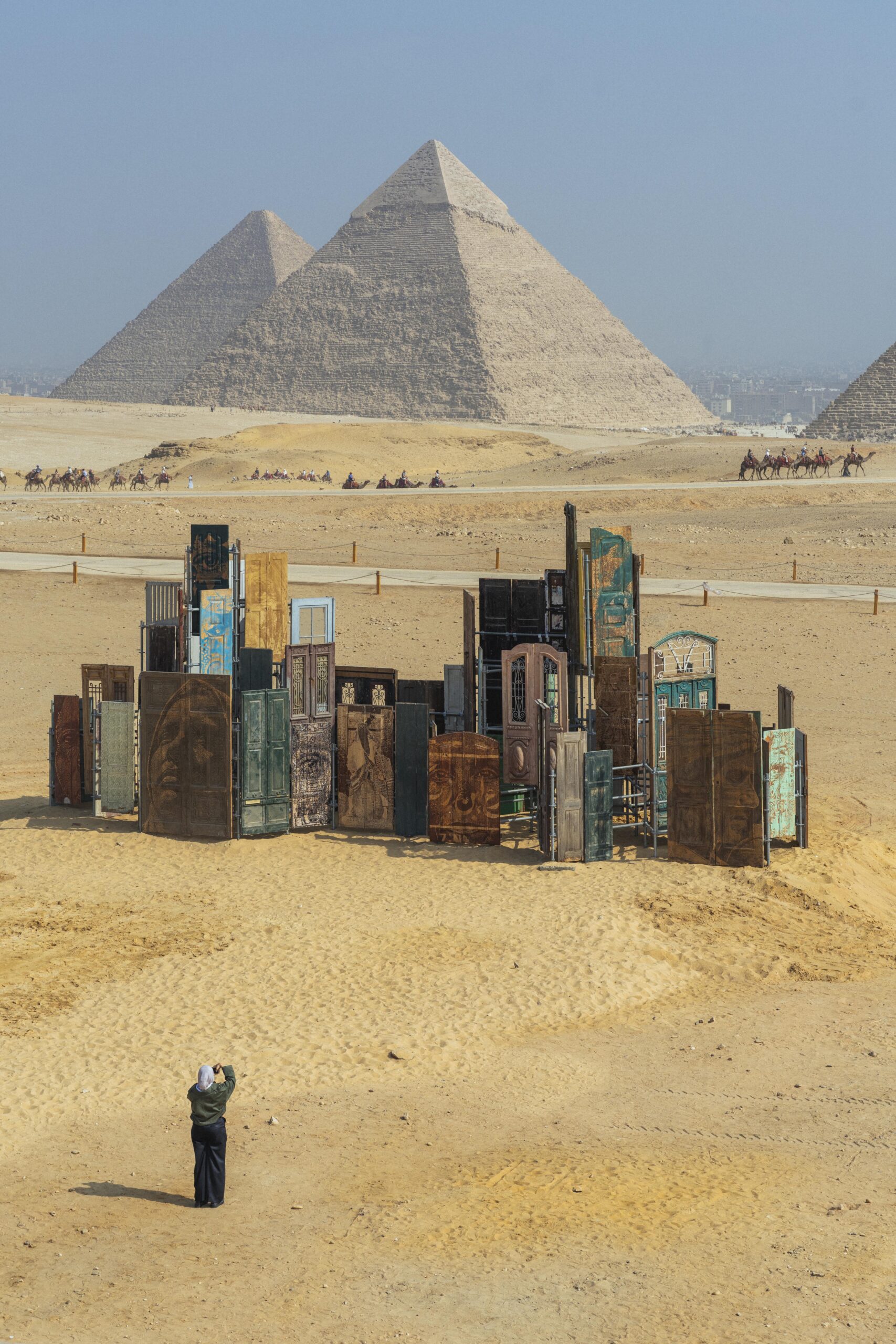07_PS_ART D'ÉGYPTE_FOREVER IS NOW .05_DOORS OF CAIRO_ALEXANDRE FARTO AKA VHILS_@MO4 Network